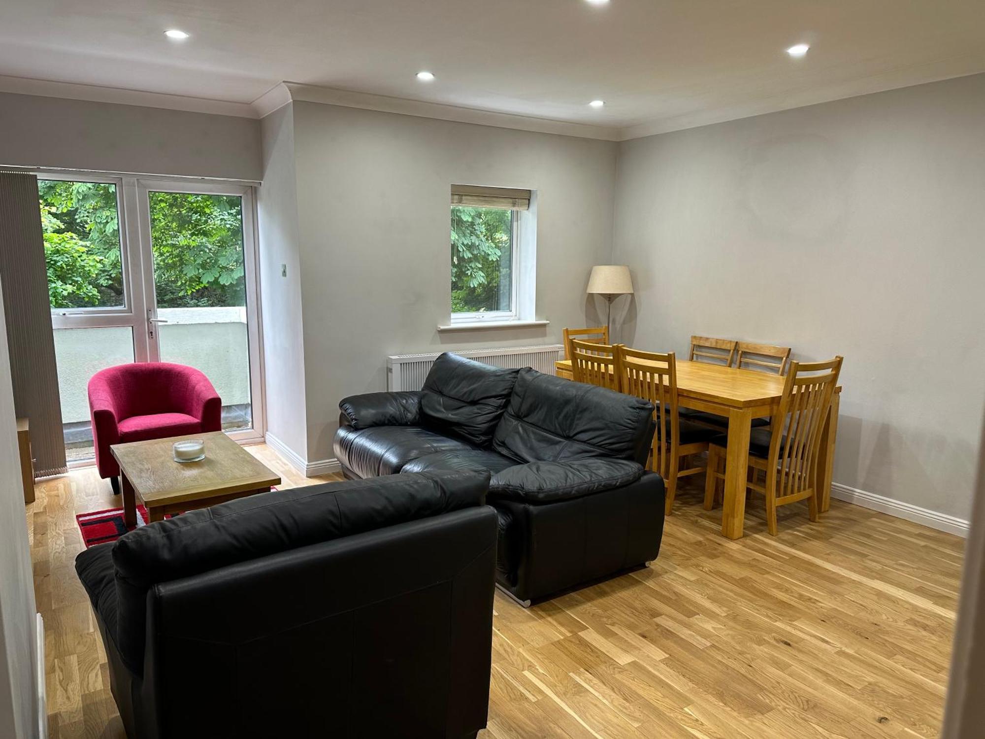 Modern 3 Bedroom Townhouse Close To Centre & Salthill Galway